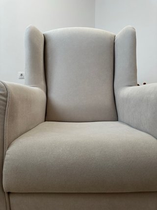 Mecedora lactancia beige orejero balancín