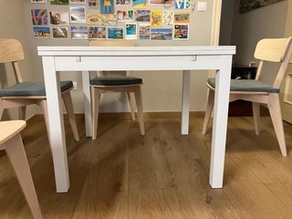 Mesa Ikea bjursta 90x90 extensible 2 alas