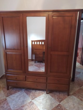 Armario  espejo Comoda  Mesas de noche Cabecero