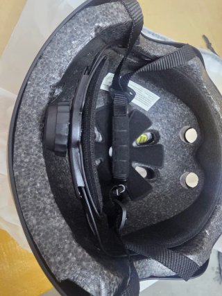 Casco negro para patinar