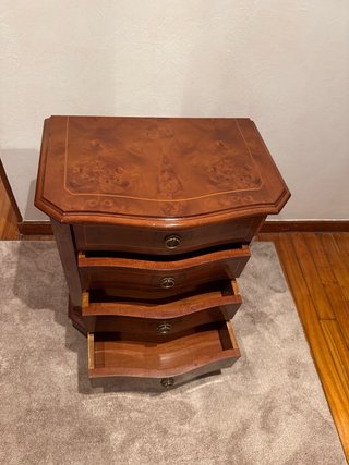 Mesita de noche auxiliar de madera
