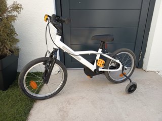 Bicicleta infantil 16 con ruedines