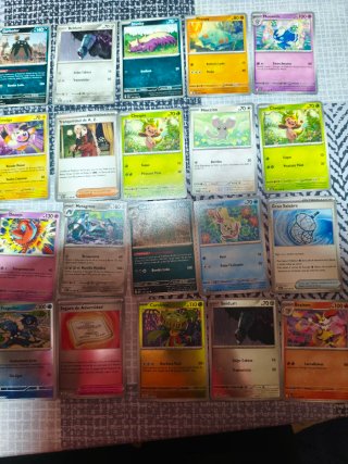 Lote 20 Cartas Pokémon de caos creciente CRI. N1
