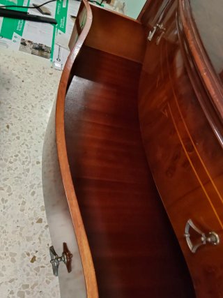 Cómoda vintage de madera de caoba