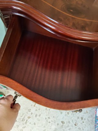 Cómoda vintage de madera de caoba