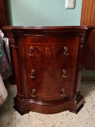 Cómoda vintage de madera de caoba