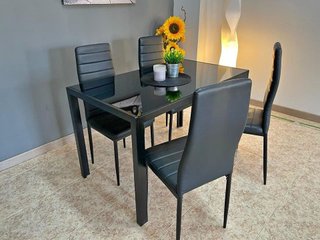 Mesa de comedor negra con 4 sillas + Envio