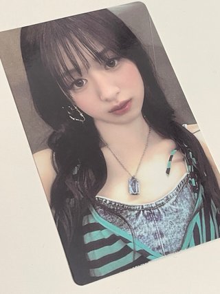 Ahyeon photocards + Hello Kitty holder