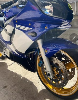 Yamaha R6 Azul y Blanca