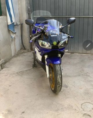 Yamaha R6 Azul y Blanca