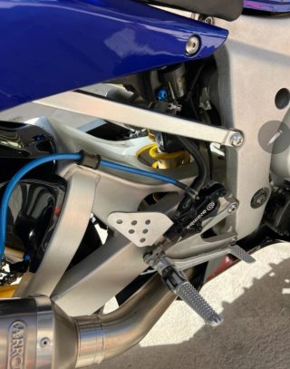 Yamaha R6 Azul y Blanca