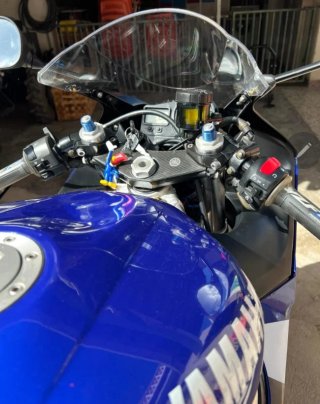 Yamaha R6 Azul y Blanca