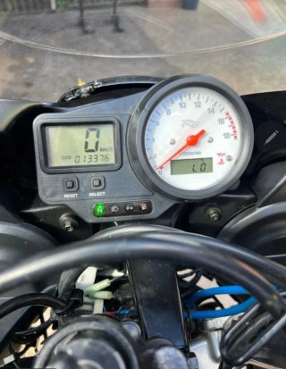 Yamaha R6 Azul y Blanca