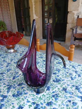 Jarrón de cristal morado