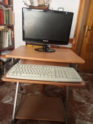 Mesa Ordenador Samsung Buen Estado
