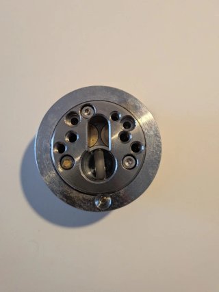 Escudo Seguridad DISEC Magnético 5 Llaves