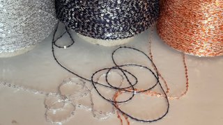 3 Ovillos de lana con lentejuelas