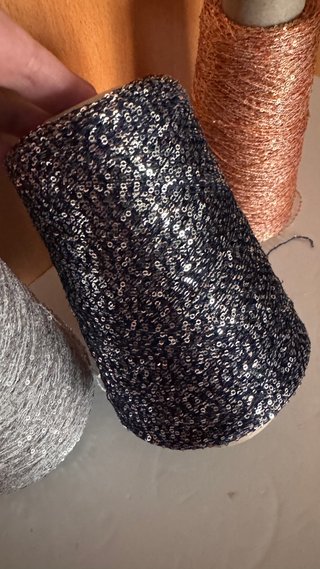 3 Ovillos de lana con lentejuelas