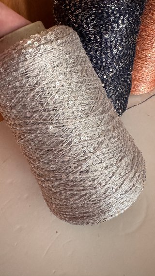 3 Ovillos de lana con lentejuelas