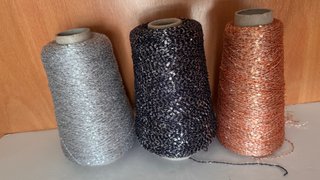 3 Ovillos de lana con lentejuelas