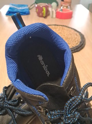 Botas de seguridad negras y azules