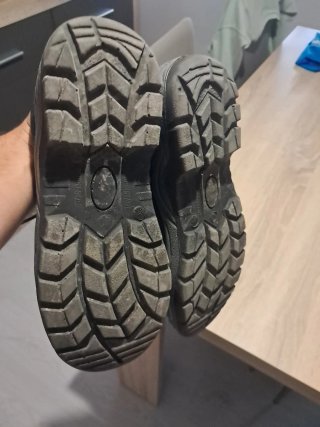 Botas de seguridad negras y azules