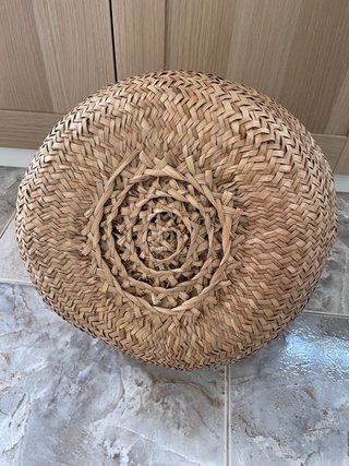 Cesta de mimbre y bambú