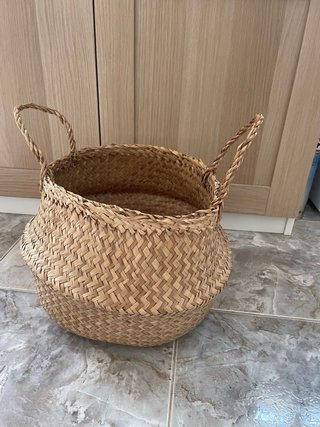 Cesta de mimbre y bambú
