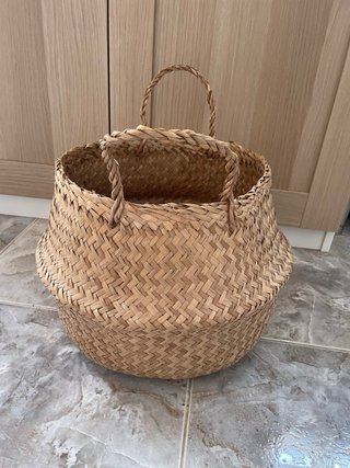 Cesta de mimbre y bambú
