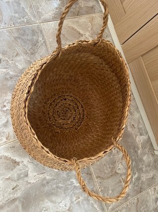 Cesta de mimbre y bambú