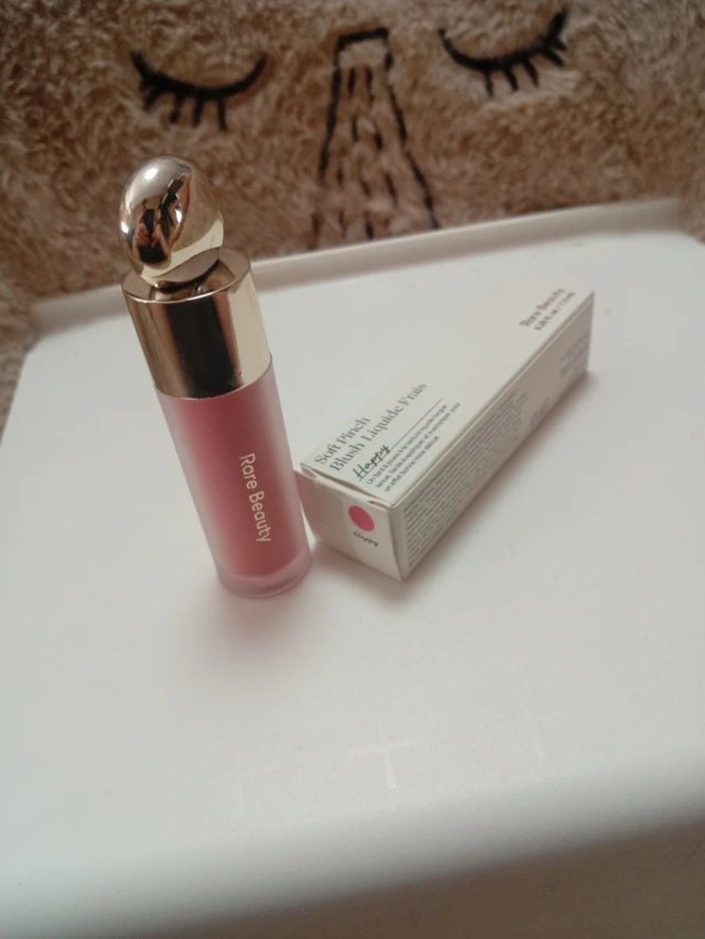 Rare Beauty Soft Pinch Happy Colorete Líquido
