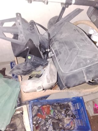 Lote repuestos moto asiento tapadera depósito