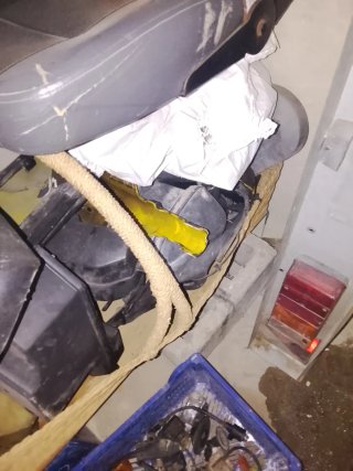 Lote repuestos moto asiento tapadera depósito