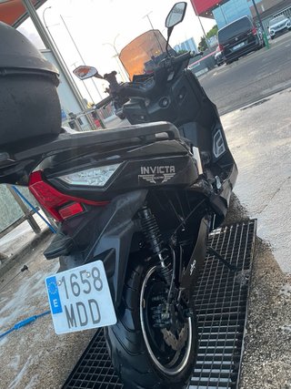 Moto Eléctrica Invicta Scooter Negra Alex storm
