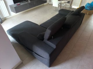Divano angolare 4 posti + 2 pouf