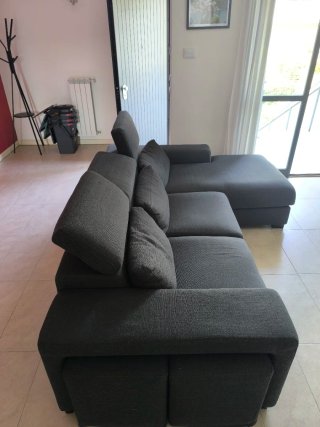 Divano angolare 4 posti + 2 pouf