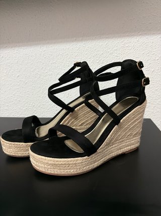 Cuñas negras con plataforma