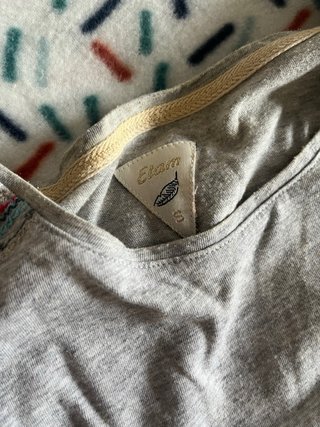 Pijama gris con estampado de plumas talla S