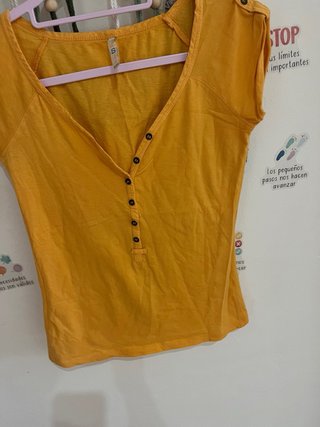 Camiseta básica chica amarilla talla S