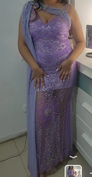 Vestido de fiesta morado con pedrería