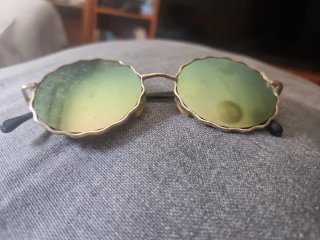 Gafas de sol redondas doradas