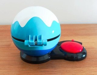 Pokémon (Poke Ball)