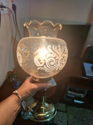 Lámpara de mesa vintage dorada