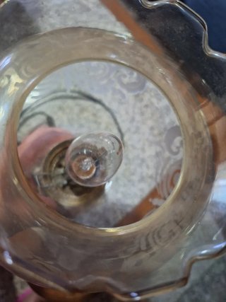 Lámpara de mesa vintage dorada