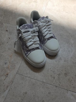 Zapatillas Numeris gris y blanco