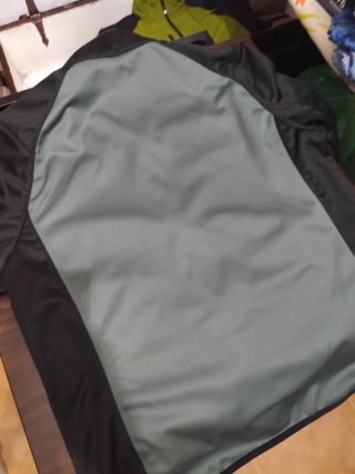 Cazadora entretiempo negra y gris