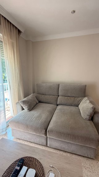 Sofá 2 plazas beige tela con chaiselongue