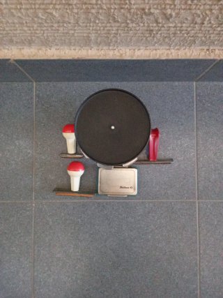 Soporte giratorio con 3 sellos y un tampón