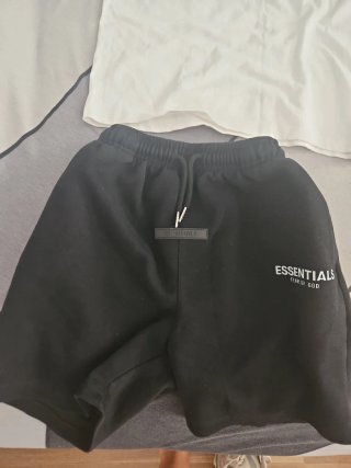 Conjunto Essentials Camiseta y Pantalón Corto