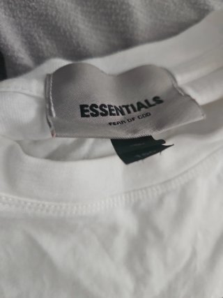 Conjunto Essentials Camiseta y Pantalón Corto